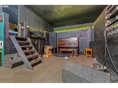 2043/2037 Sherman Avenue North Bend OR 97459