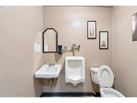2043/2037 Sherman Avenue North Bend OR 97459