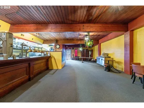 2043/2037 Sherman Avenue North Bend OR 97459