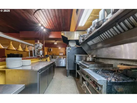 2043/2037 Sherman Avenue North Bend OR 97459