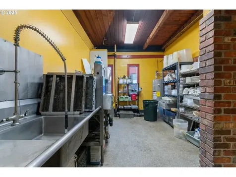2043/2037 Sherman Avenue North Bend OR 97459
