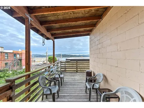 2043/2037 Sherman Avenue North Bend OR 97459