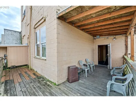 2043/2037 Sherman Avenue North Bend OR 97459