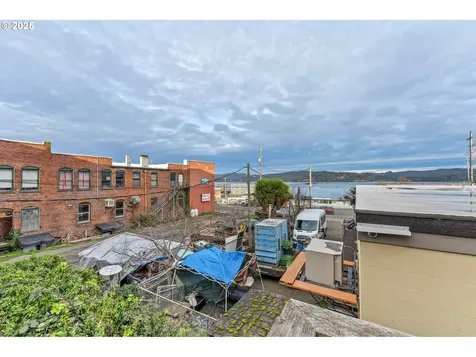 2043/2037 Sherman Avenue North Bend OR 97459