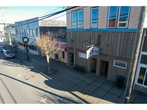 2043/2037 Sherman Avenue North Bend OR 97459