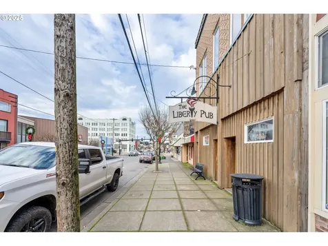 2043/2037 Sherman Avenue North Bend OR 97459
