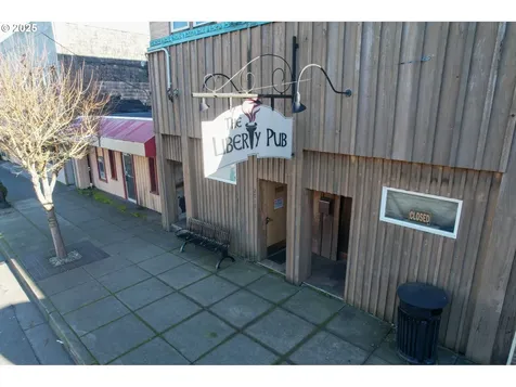 2043/2037 Sherman Avenue North Bend OR 97459