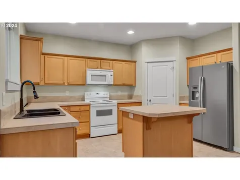9470 SW Diamond View Way Beaverton OR 97007