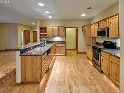 2481 Tracy Lane Woodburn OR 97071