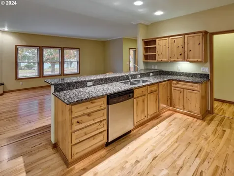 2481 Tracy Lane Woodburn OR 97071