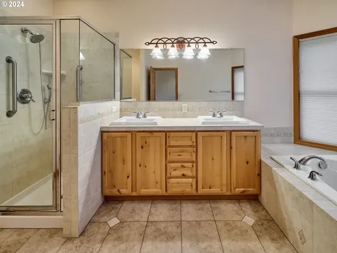 2481 Tracy Lane Woodburn OR 97071