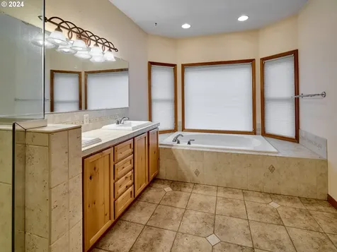 2481 Tracy Lane Woodburn OR 97071
