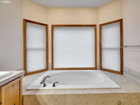 2481 Tracy Lane Woodburn OR 97071