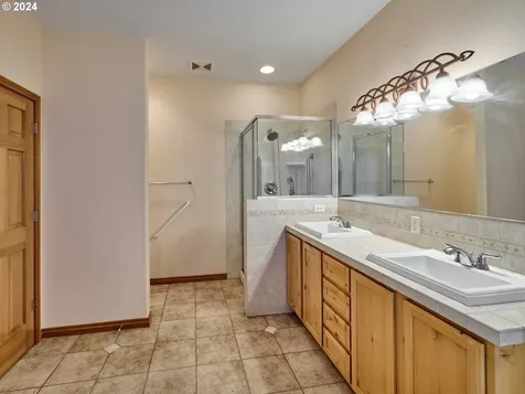 2481 Tracy Lane Woodburn OR 97071