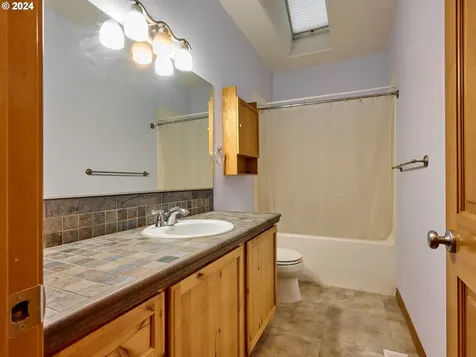 2481 Tracy Lane Woodburn OR 97071