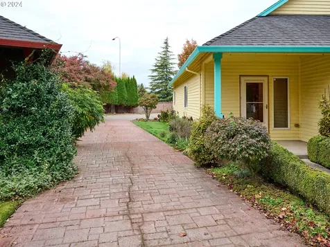 2481 Tracy Lane Woodburn OR 97071