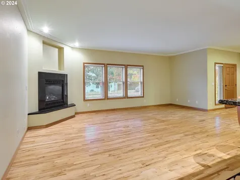 2481 Tracy Lane Woodburn OR 97071