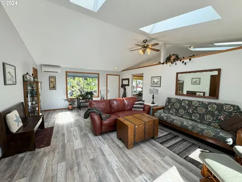 2256 N 22nd Court Florence OR 97439