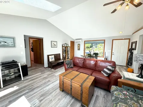 2256 N 22nd Court Florence OR 97439