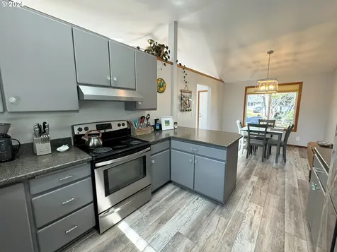 2256 N 22nd Court Florence OR 97439