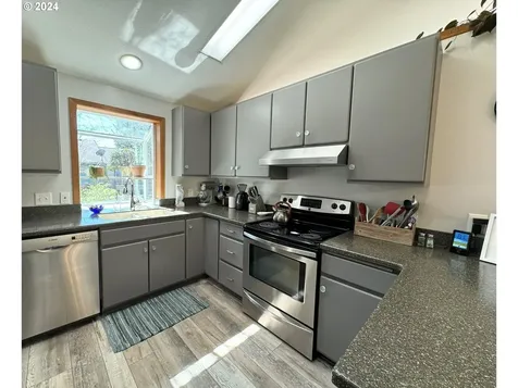 2256 N 22nd Court Florence OR 97439