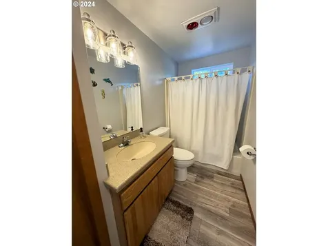 2256 N 22nd Court Florence OR 97439