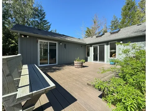 2256 N 22nd Court Florence OR 97439