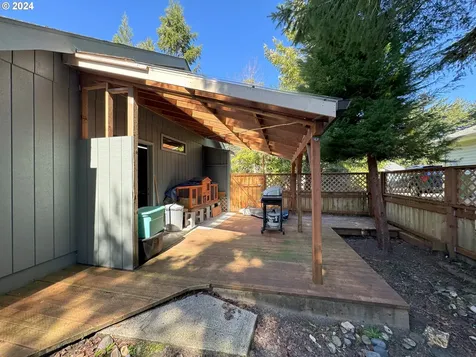 2256 N 22nd Court Florence OR 97439