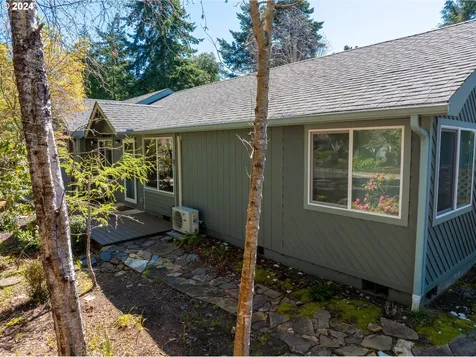 2256 N 22nd Court Florence OR 97439