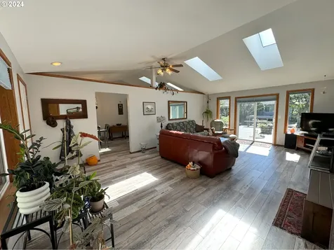 2256 N 22nd Court Florence OR 97439