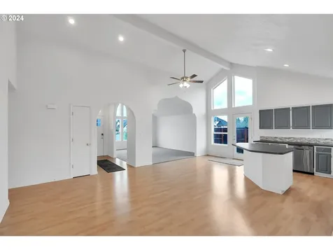 1463 SE 11th Loop Canby OR 97013