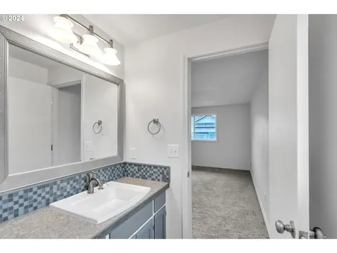 1463 SE 11th Loop Canby OR 97013