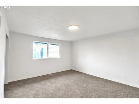 1463 SE 11th Loop Canby OR 97013