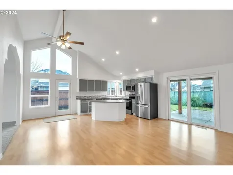 1463 SE 11th Loop Canby OR 97013