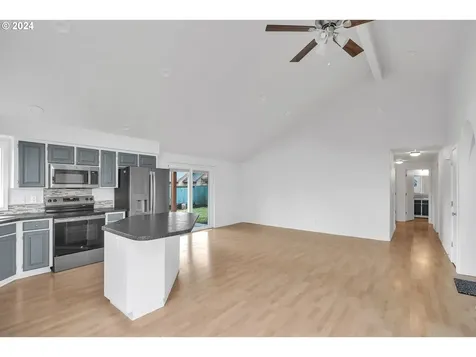 1463 SE 11th Loop Canby OR 97013