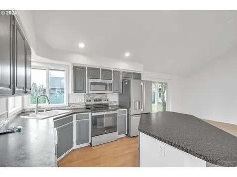 1463 SE 11th Loop Canby OR 97013
