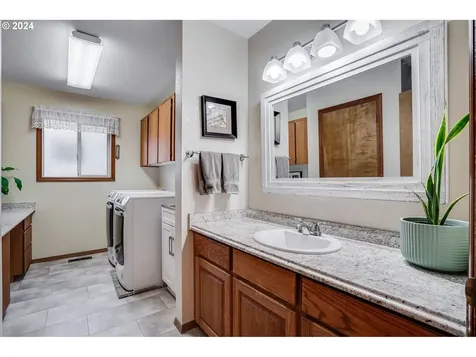 1580 Ne Laurelwood Circle Canby OR 97013