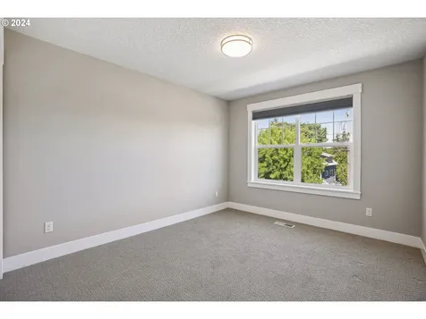 2614 N Winchell Street Portland OR 97217