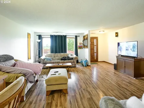 488 Ne Evergreen Court Dallas OR 97338