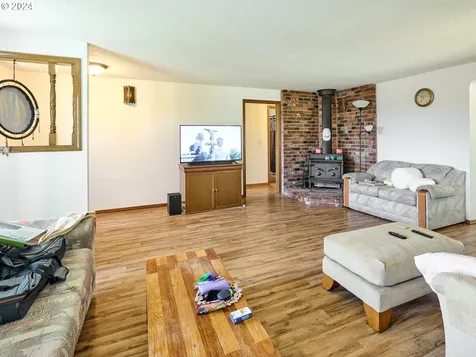 488 Ne Evergreen Court Dallas OR 97338