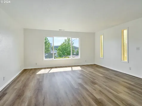488 Ne Evergreen Court Dallas OR 97338