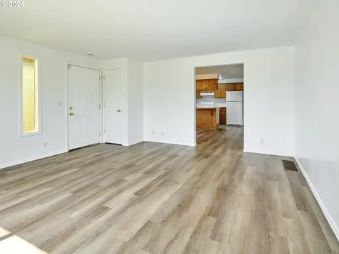 488 Ne Evergreen Court Dallas OR 97338