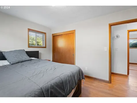 8633 NE Milton Street Portland OR 97220