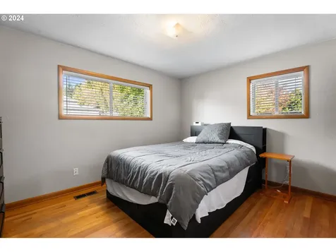 8633 NE Milton Street Portland OR 97220