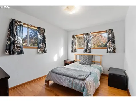 8633 NE Milton Street Portland OR 97220