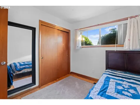 8633 NE Milton Street Portland OR 97220