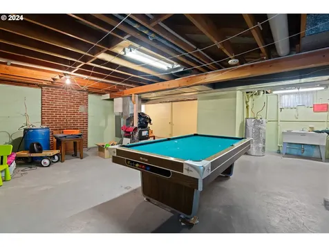 8633 NE Milton Street Portland OR 97220
