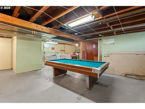 8633 NE Milton Street Portland OR 97220