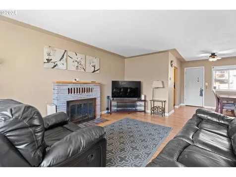 8633 NE Milton Street Portland OR 97220