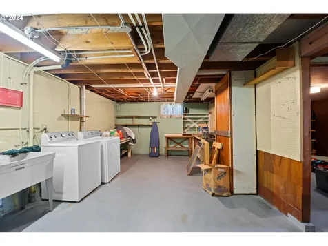 8633 NE Milton Street Portland OR 97220